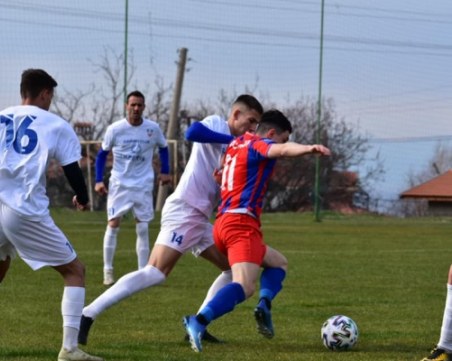 Спартак разгроми Сокол при дебюта на Чекиста