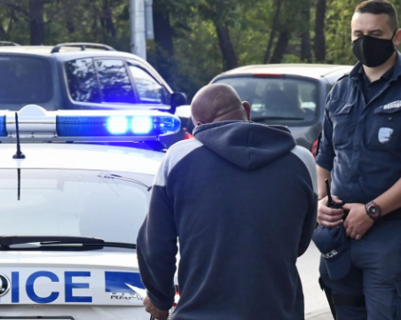 Спипаха 10 дилъра около училища, сред тях са малолетна и украинец