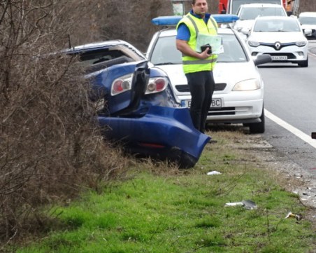 Удар на Прохода на републиката! Две деца и двама възрастни са в болница
