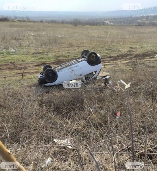 Издирват шофьора на излетялата кола край Пловдив, избягал е