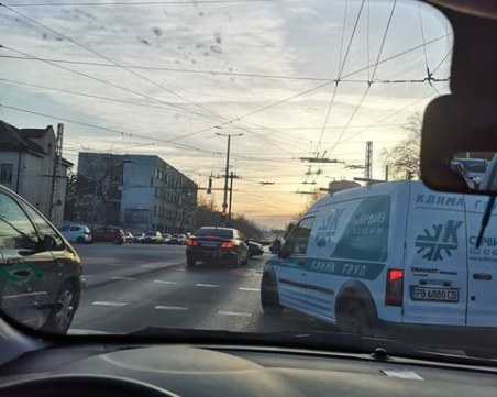 Безумна маневра на светофар в Пловдив, пловдивчанин едва избегна инцидент