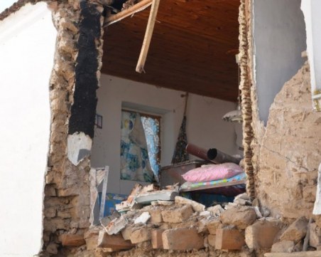 Земетресенията в Гърция разрушиха близо 900 къщи