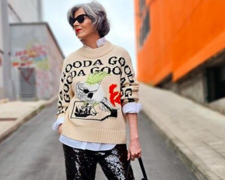 50-годишната инфлуенсърка, която въодушевява всички с модните си комбинации