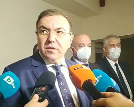 Костадин Ангелов: Обмисляме ограничения за областите с висока заболеваемост