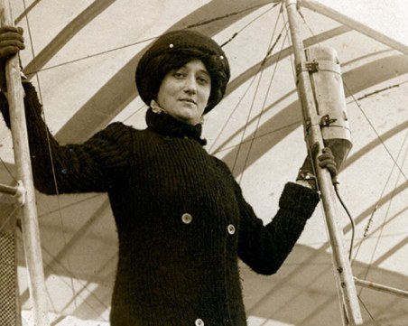 На този ден: Реймонд де Ларош става първата жена, получила пилотски лиценз