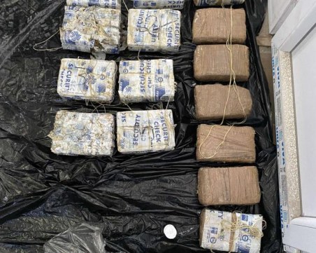 Прекъснаха международен канал за търговия с хашиш, задържан е албански гражданин