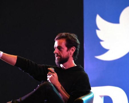 Продават първия туит, цената достигна 2,5 милиона долара