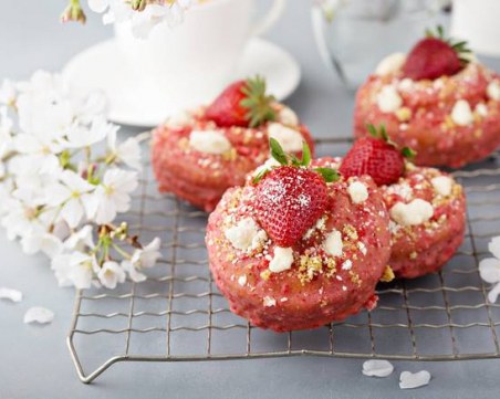 Райски десерт: Мъфини с ягодово тесто, изпечено на фурна