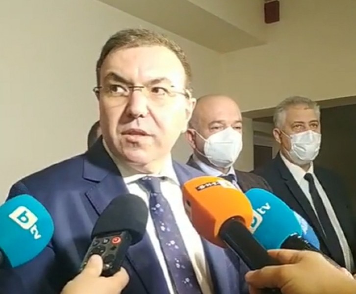 Костадин Ангелов: Обмисляме ограничения за областите с висока заболеваемост