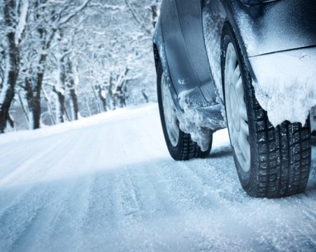 АПИ: Утре идват дъжд и сняг! Шофьорите да карат внимателно и подготвени за зимни условия