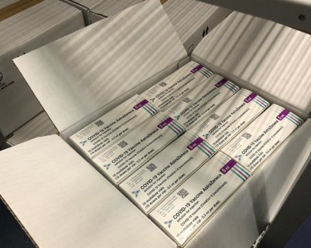 Над 76 000 дози от ваксината AstraZeneca/Oxford University пристигнаха у нас днес