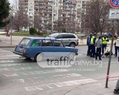 Откараха в болница жената, блъсната на пешеходна пътека в Пловдив