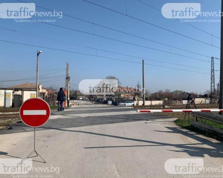 Шофьорката, чийто автомобил бе пометен от влак край Пловдив, е на апаратно дишане