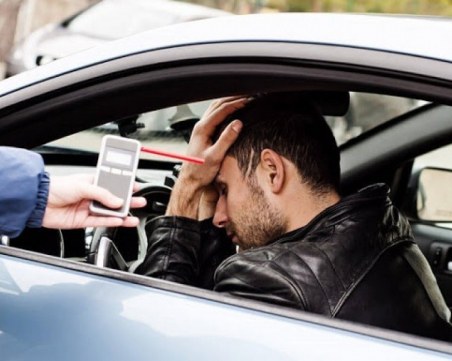 В издънка: Без книжка и пиян от Пещера преспа в ареста