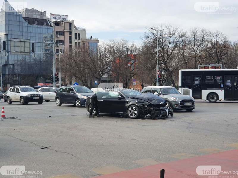 Преминаване на червен сигнал е причина за мелето в Кършияка