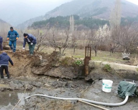 Почистват всички напоителни канали в Пазарджишко