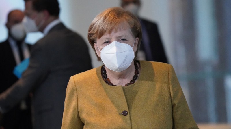 Финансов скандал в партията на Меркел доведе до оставка
