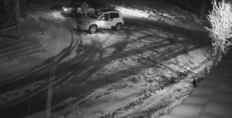 Сняг вали на хижа Здравец и Пампорово
