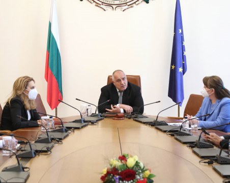 Официално! Борисов разпореди спиране имунизирането с Астра Зенека