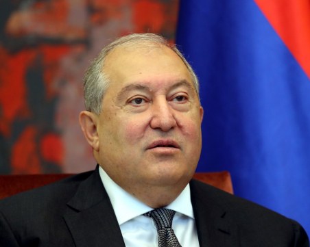 Приеха в болница арменския президент