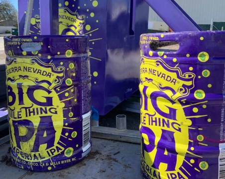 Счупиха рекорд за катапултиране на бирен кег