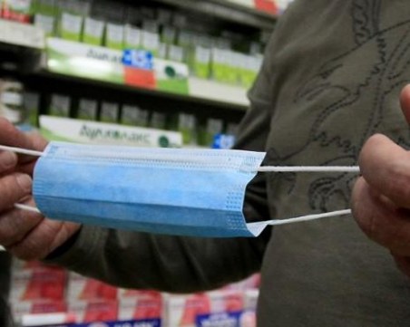 Глобяват наред за маски под носа в търговските центрове