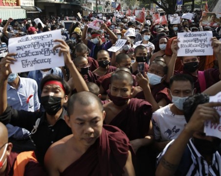 Кървав ден в Мианмар! Поне 17 души загинаха