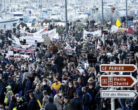 Кина, музеи и театри се опълчиха на Ковид-мерките във Франция