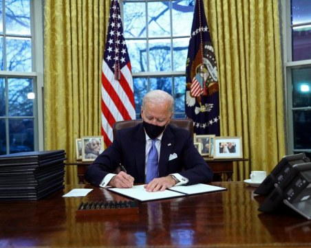 Японският премиер ще е първият лидер, който ще се срещне с Байдън в Белия дом