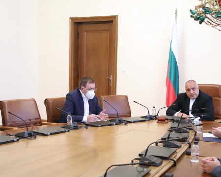 Ангелов се отчете пред Борисов: Ситуацията в страната е под контрол