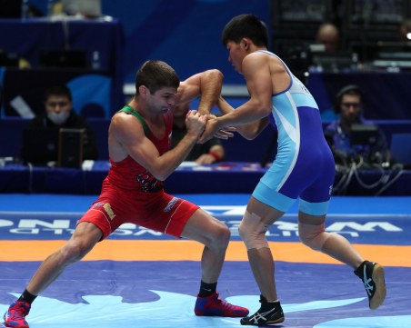 Иво Ангелов повежда борците на олимпийска квалификация