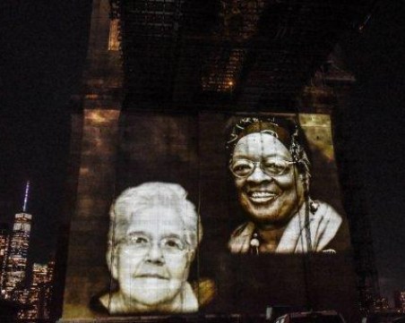 Ню Йорк отдаде почит на около 30 000 смъртни случая от COVID-19