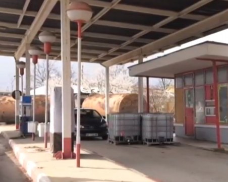 Цистерна се взриви във Враца, пострада работник