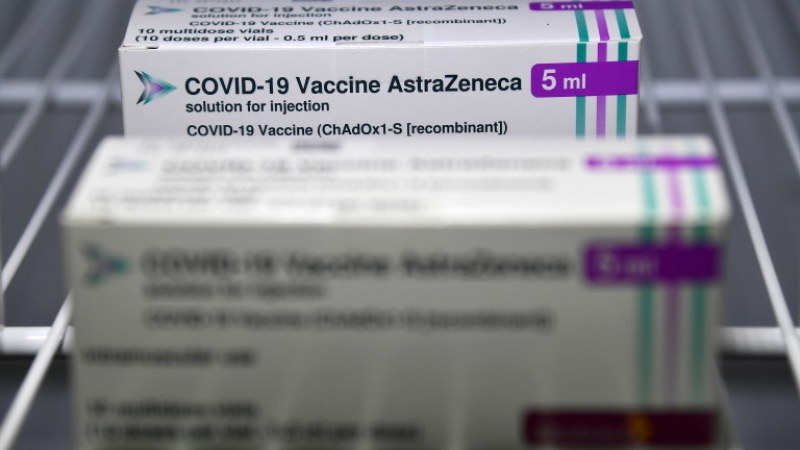 Учени: Няма категорична връзка между кръвните съсиреци и ваксината на AstraZeneca