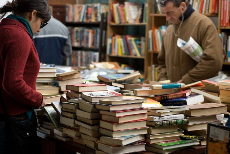 Книжарница в Пловдив изгоря след проверка на НАП заради… 4 химикалки