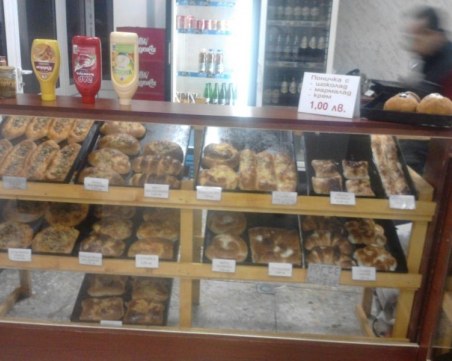 Банички и закуски без опаковка – задължително с етикет за съдържание на витрината