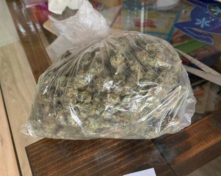 Удар на полицията! Арестуваха дилър в центъра на Пловдив с над килограм трева