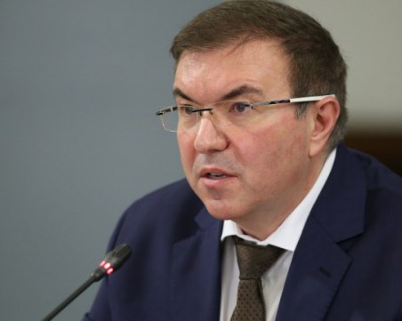 Здравният министър: Мерките могат да дадат резултат за 10 дни, недостиг на легла няма