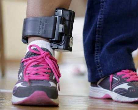 Израел не се шегува с карантината -  електронна гривна за крака става задължителна