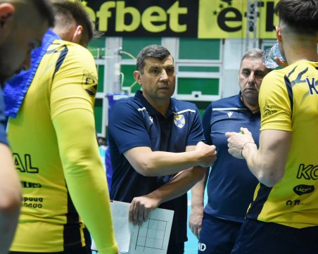 Старши треньорът на волейболния Хебър припадна по време на мач