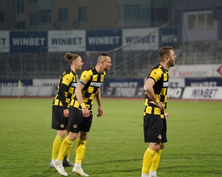 Атанас Илиев се размина с тежка контузия, на линия за националите