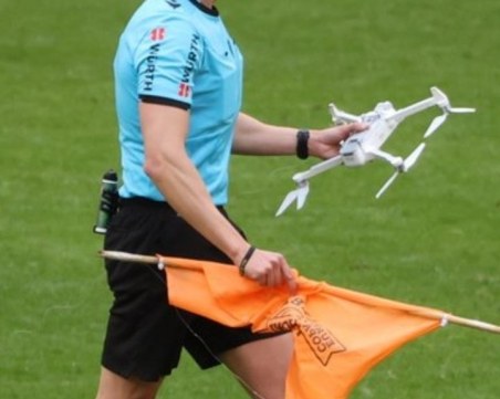 Дрон падна по време на мач в Испания