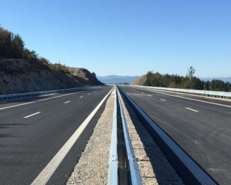 Катастрофа затрудни движението на АМ 