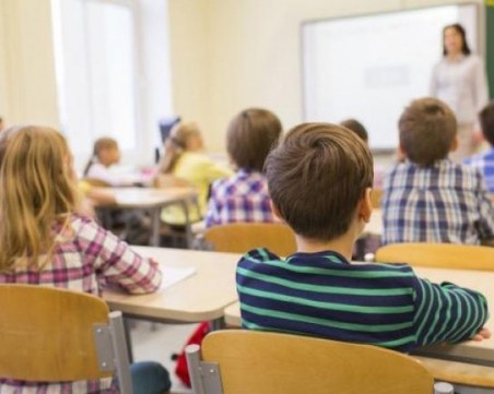 Учители пробиват тавана на пенсиите, взимат 1640 лв.