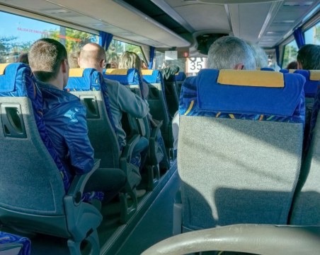 Българин с положителен PCR пропътува Европа в пълен автобус до България