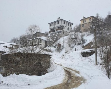 Жълт код за значителни валежи от сняг и дъжд в Пловдив и още редица области и утре