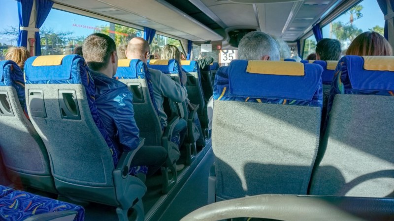 Българин с положителен PCR пропътува Европа в пълен автобус до България