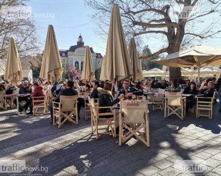 Компенсират работниците в затворени бизнеси със 75% от доходите им