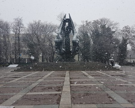 Снежинки ще прехвърчат и днес в Пловдив