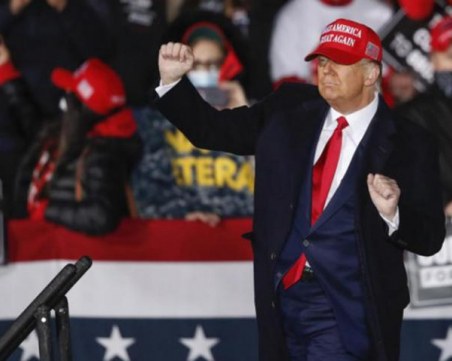 Тръмп се завръща в социалните мрежи със собствена платформа